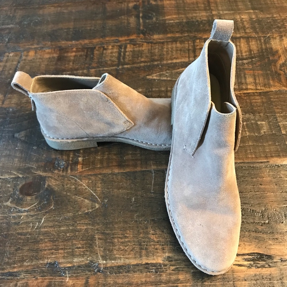Like new Dolce Vita booties size 8.5